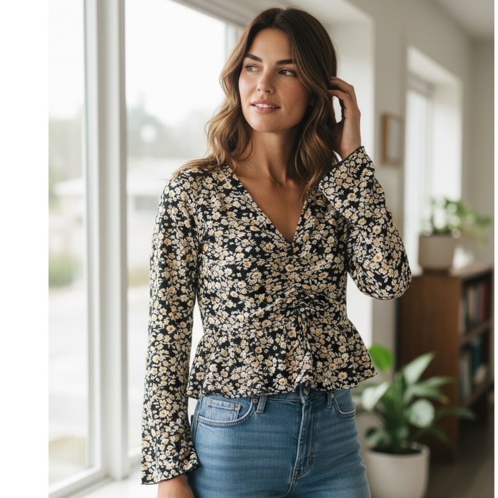 Hollister Womens Black Daisy Floral Peplum Blouse Long Sleeve Cottagecore Dainty